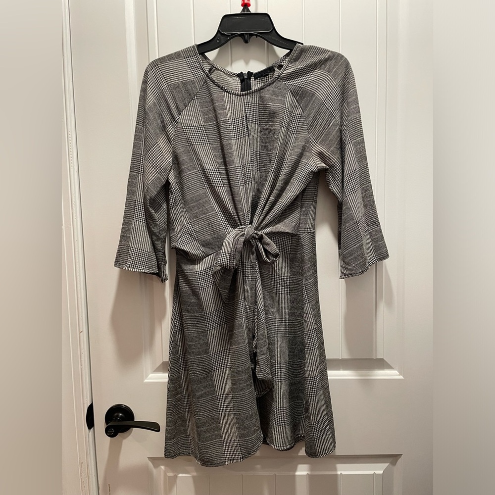 Black and white plaid, front tie, key hole, zip up dress